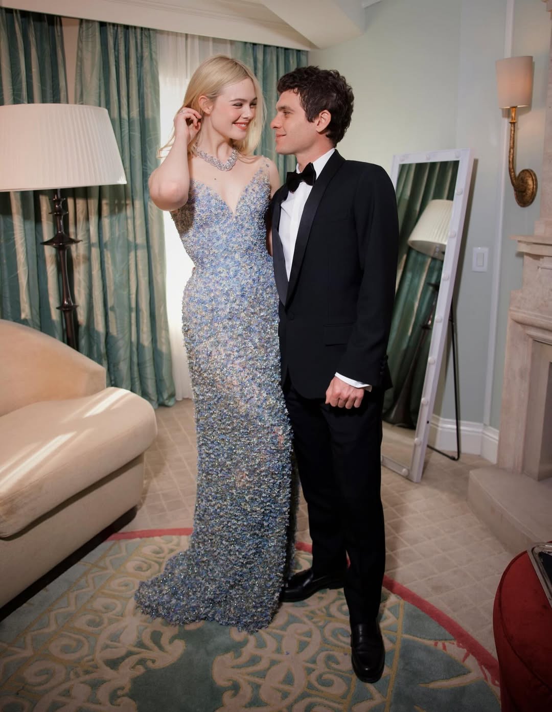 Эль Феннинг и Гес Веннер за кулисами